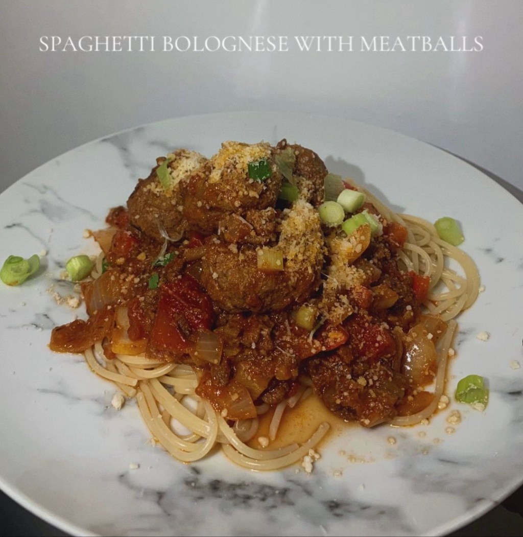 Spaghetti Bolognese with&nbsp;meatballs